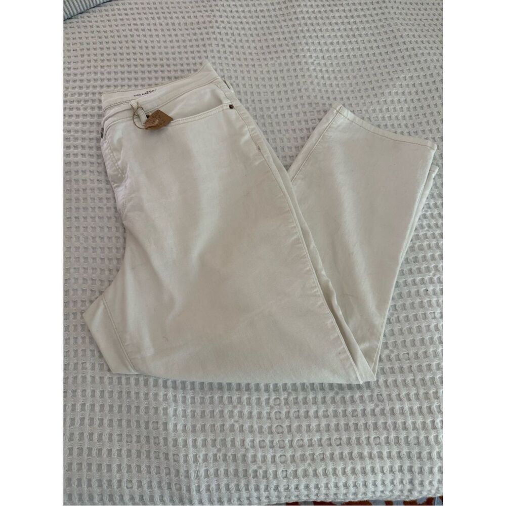 Nicole Miller New York White SoHo High-Rise Slim Straight Jeans